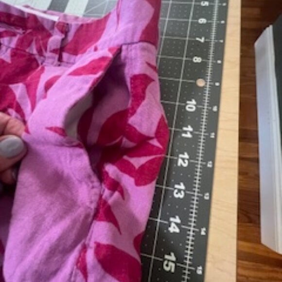 Old Navy Floral Women's Shorts (size 4) - Picture 2 of 5